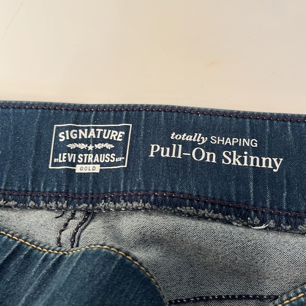 Levi Strauss signature pull-on skinny pants, size 12M. - Picture 6 of 6